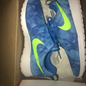 Nike Rosherun tennis shoes